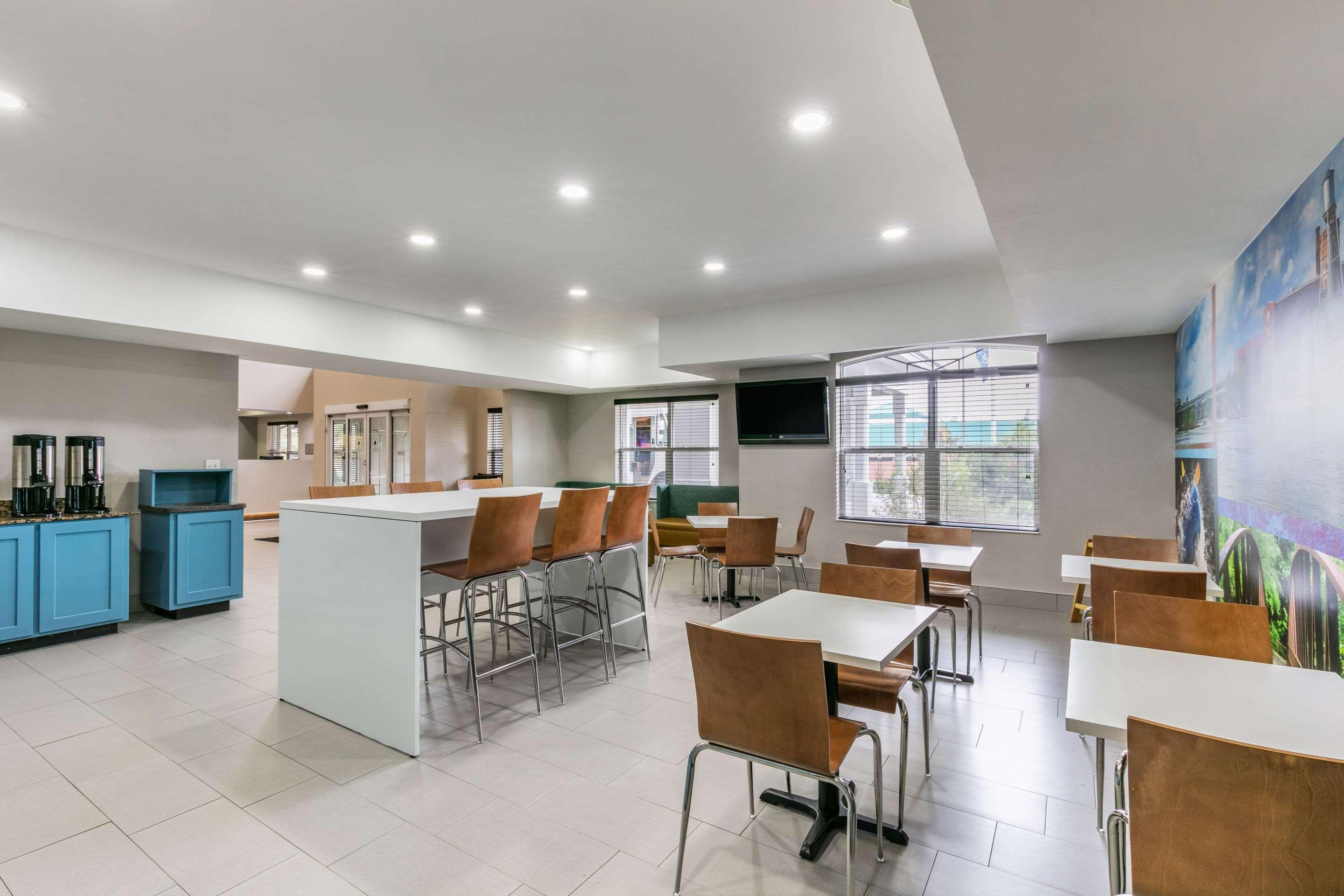 מלון Clarion Pointe Columbus-Bradley Park מראה חיצוני תמונה