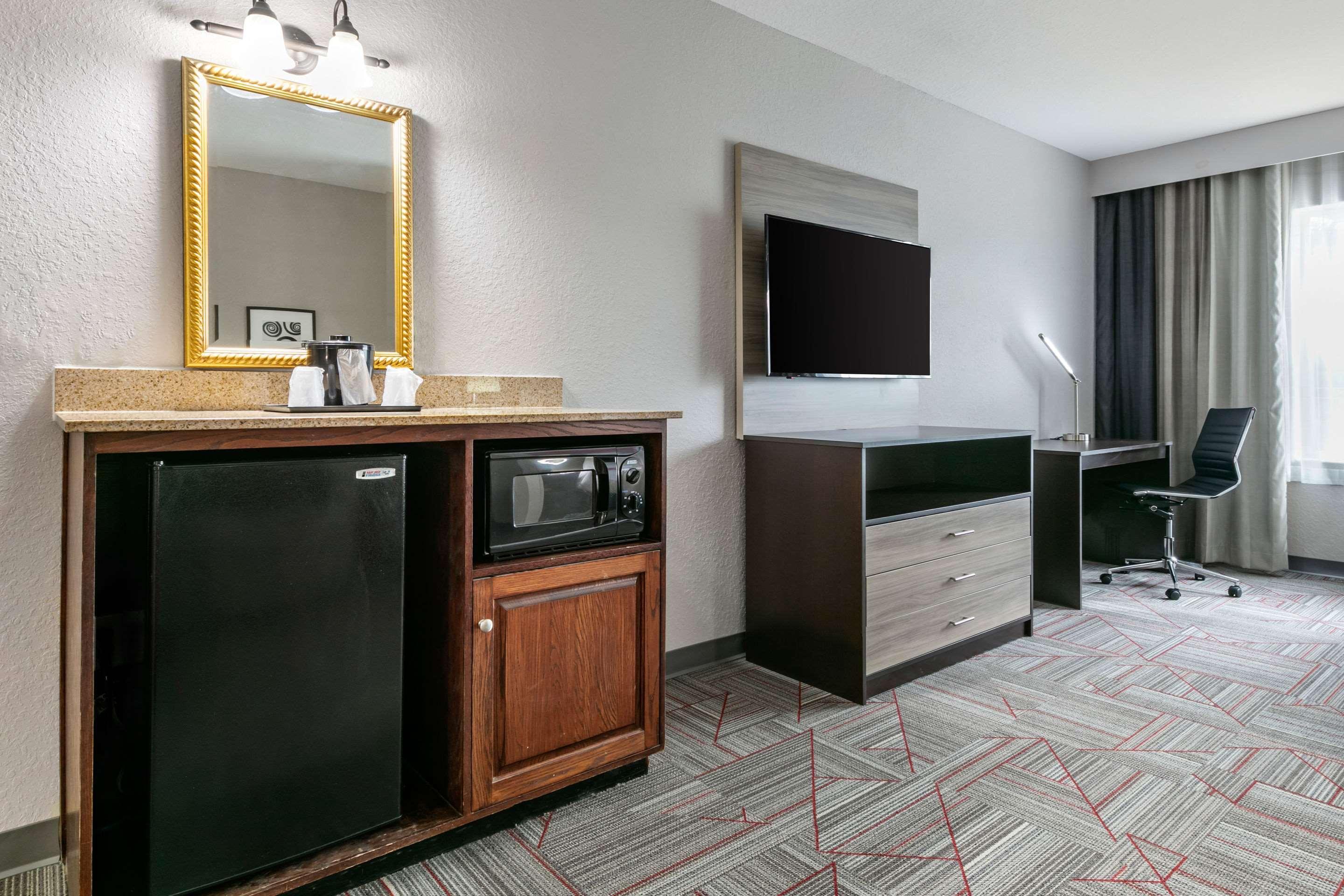 מלון Clarion Pointe Columbus-Bradley Park מראה חיצוני תמונה