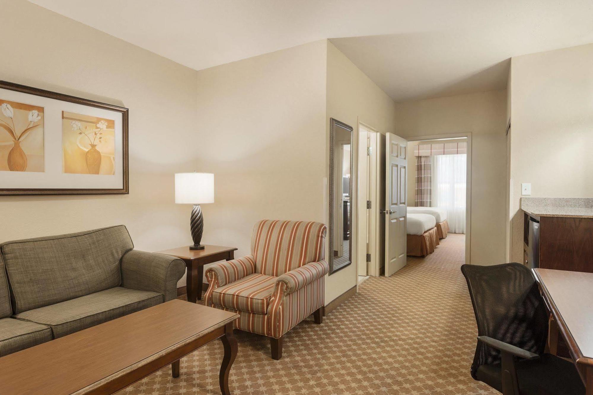 מלון Clarion Pointe Columbus-Bradley Park מראה חיצוני תמונה