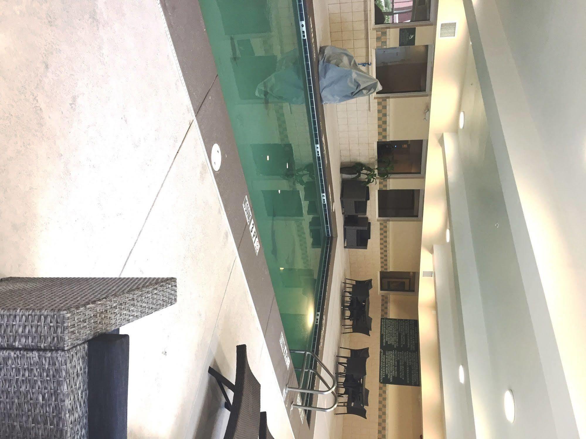 מלון Clarion Pointe Columbus-Bradley Park מראה חיצוני תמונה