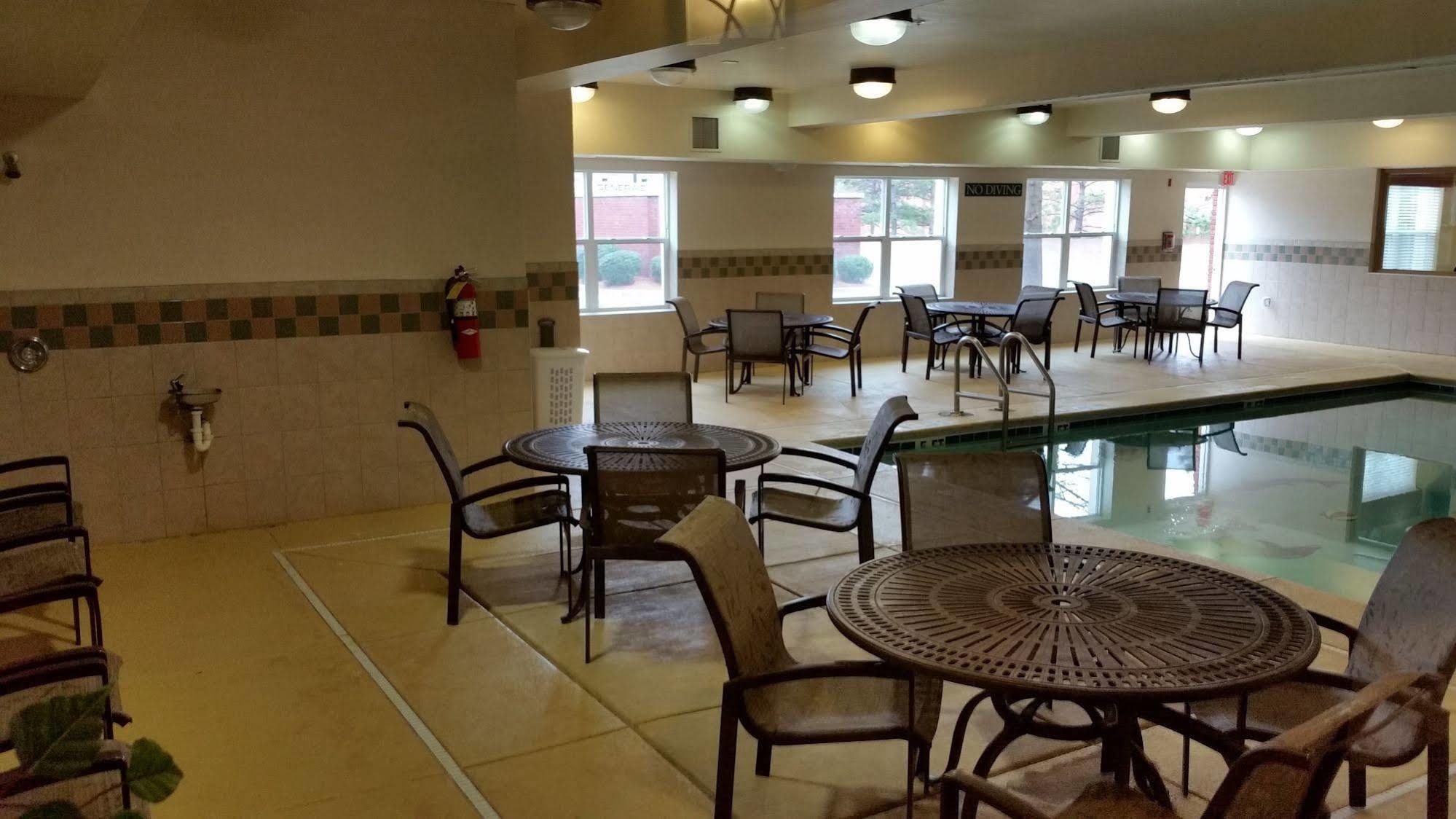 מלון Clarion Pointe Columbus-Bradley Park מראה חיצוני תמונה